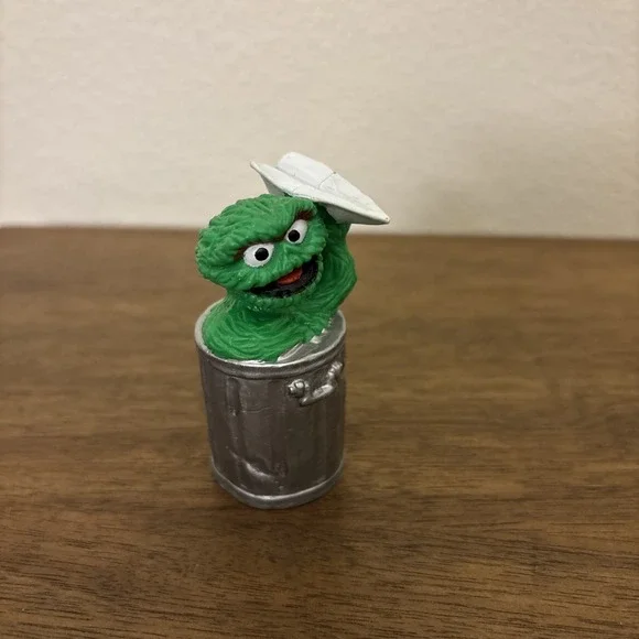 Vtg 80's Oscar THE GROUCH Paper Airplane 2.5