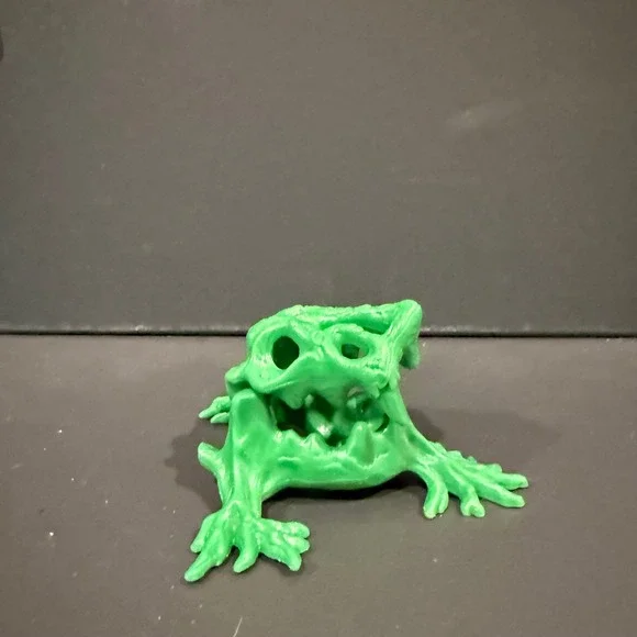 Green Monster Creature Skull Figurine‎ Miniature Toy Spooky Halloween