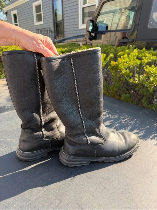 UGG Black Snow / winter boots
