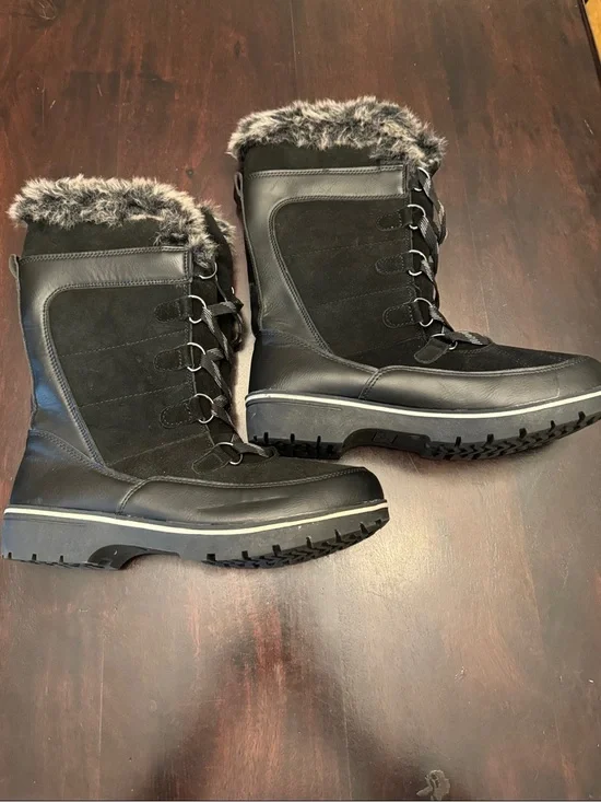 Universal Thread Black Suede Faux Fur-Trim Winter Lace-Up Boots Women’s size 11