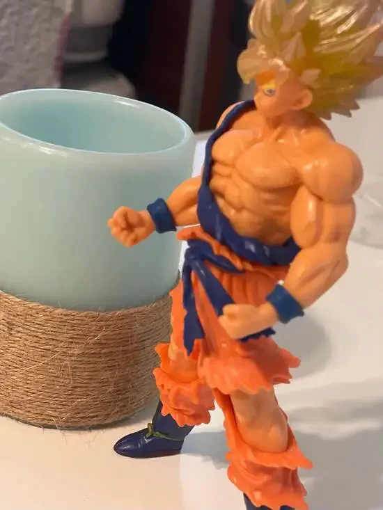 Dragon Ball Z Super Saiyan Goku Action Figure, NWOT, 7