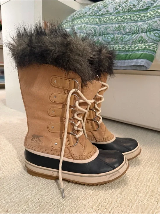 Sorel Tan and Black Lace-Up Winter Boots with Faux Fur Cuff