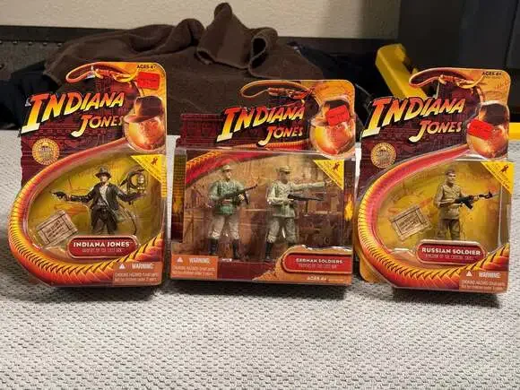 Hasbro 2008 Lot Indiana Jones, German Soldiers 2-Pack, and Russian Soldier