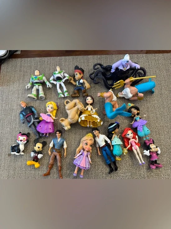 Disney‎ Assorted Figures