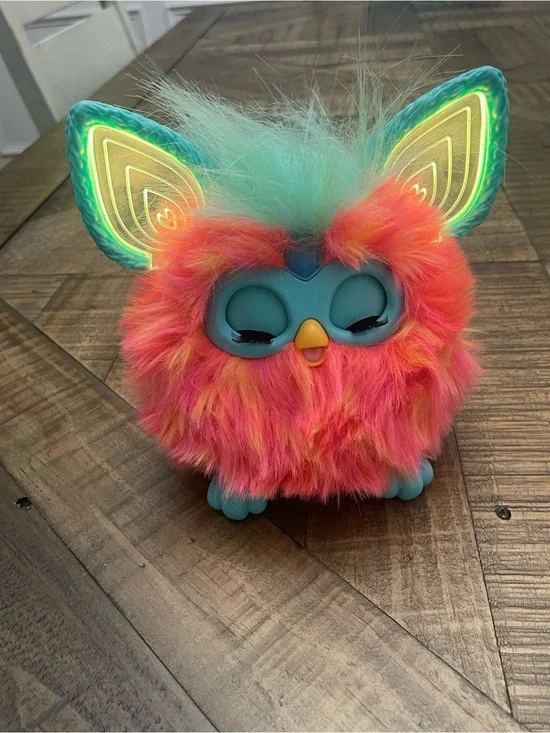 Furby Coral 2023 Electronic Plush - Moving Light Up Ears
