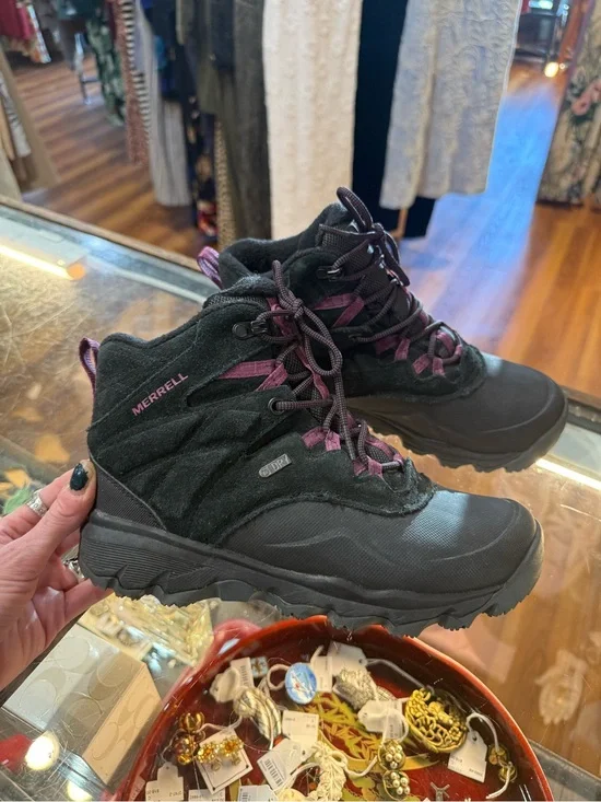 Merrell Black Suede Hiking Boots with Purple Accents size 6.5