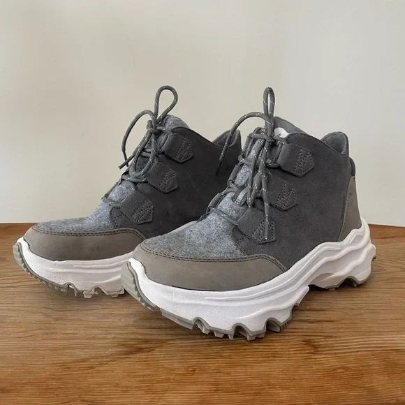 Sorel Kinetic Breakthru Caribou Sneaker Boots Grey Lace Up Winter Women's Sz 7