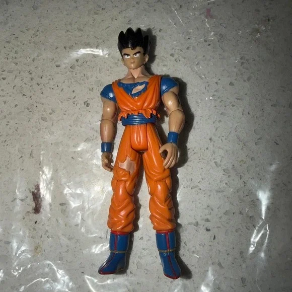 Dragon Ball Z Goku and Vegeta action figures lot of 6 with orange/blue outfit