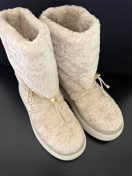 NEW DEE OCLEPPO Plush Shearling Winter Boot - Cream