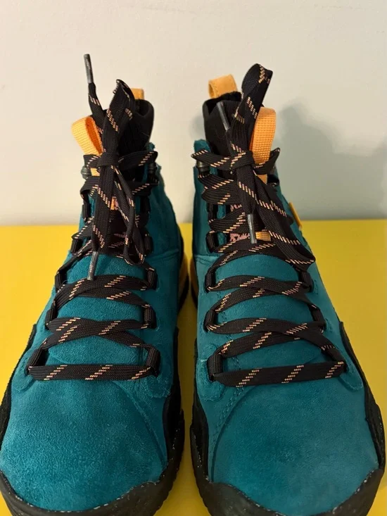 The North Face Teal Suede Winter Boots with Black and Orange Accents