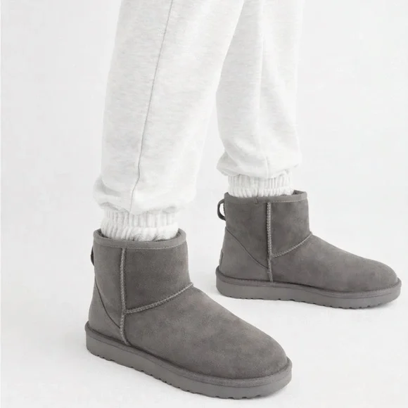 UGG Gray Classic Mini II Shearling Lined Ankle Boots Sz 9 Warm Snow Winter
