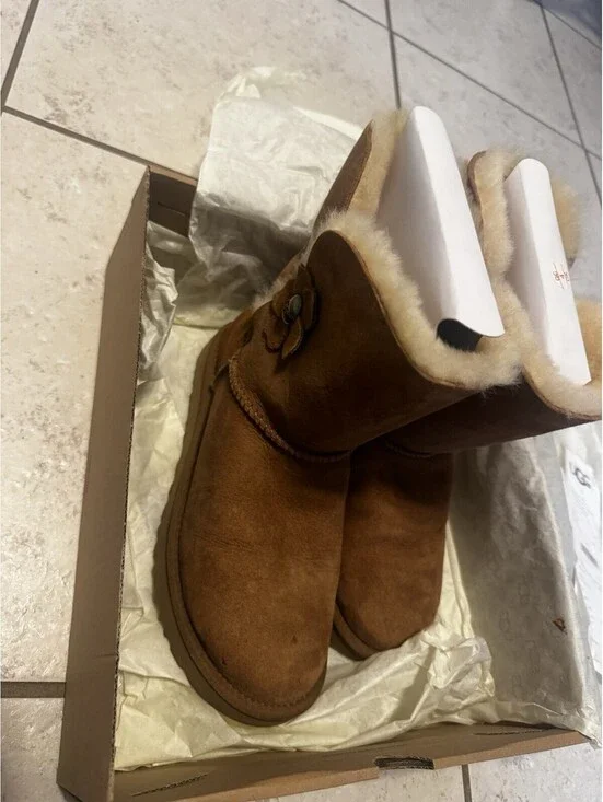 UGG Bailey Button Poppy Women's Boots Size 8 Chestnut Brown