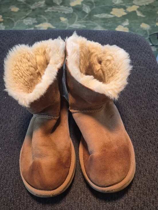 UGG Chestnut Suede Shearling-Lined Kids Winter Boots