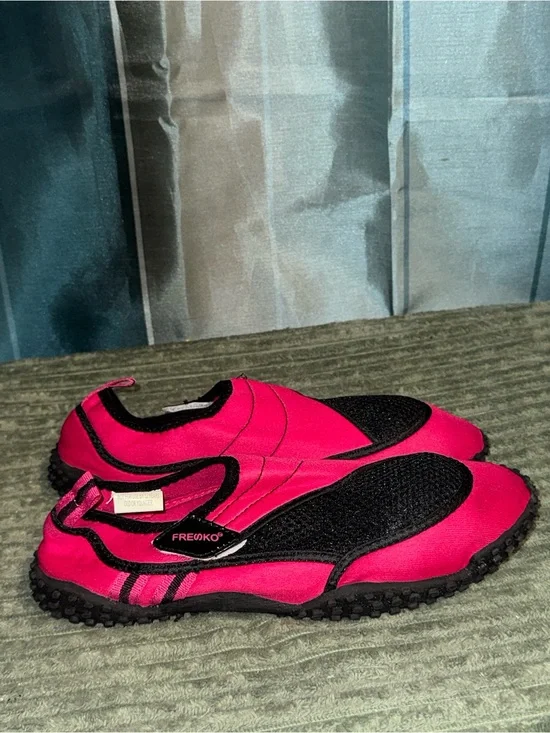 Women’s Slip-On Water Shoes in Hot Pink and Black