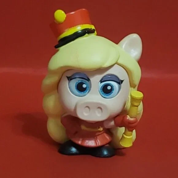 RARE Academy Series Pep Rally Miss Piggy Baton Disney Doorables