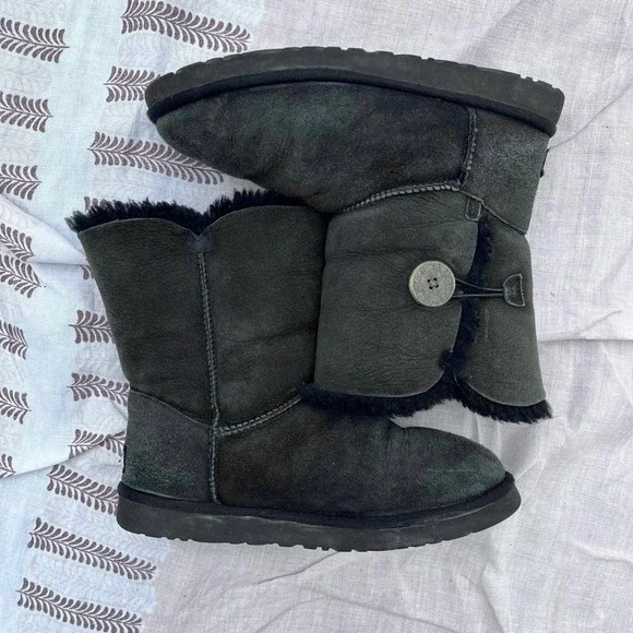 UGG Australia Bailey Button 5803 Black‎ Sheepskin Shearling Boots Womens 8