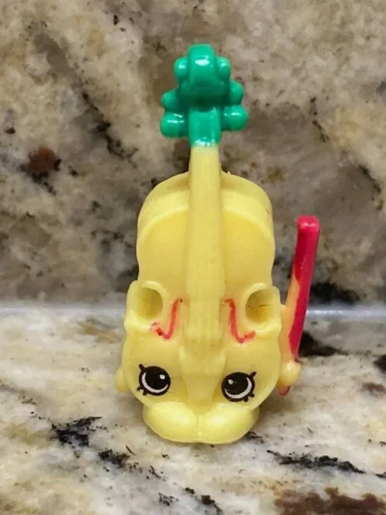 Season 8 Italian Viola Lyn (Yellow) Shopkins