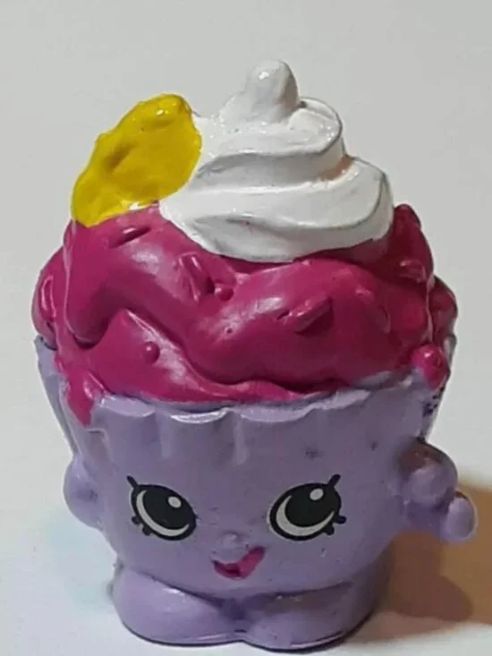 Series 4 Bakery Ice Cream Queen Shopkins