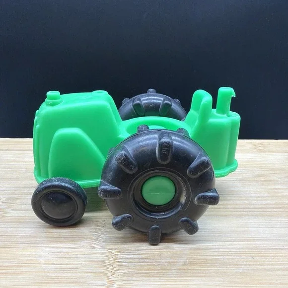 VINTAGE FISHER PRICE LITTLE PEOPLE CHUNKY GREEN FARM TRACTOR 1995