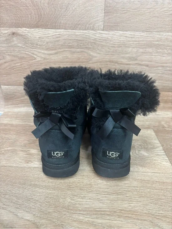 UGG Black Short Suede Boots with Shearling and Back Bows