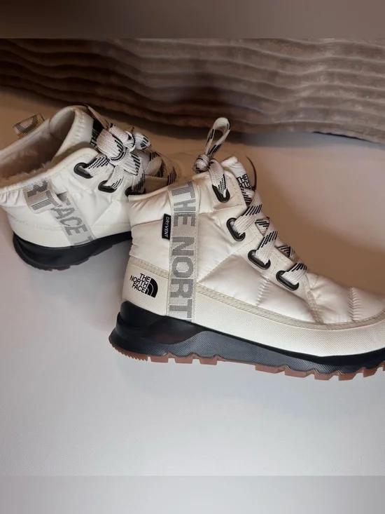 The North Face White Quilted Lace-Up Ankle Boots with Black Trim