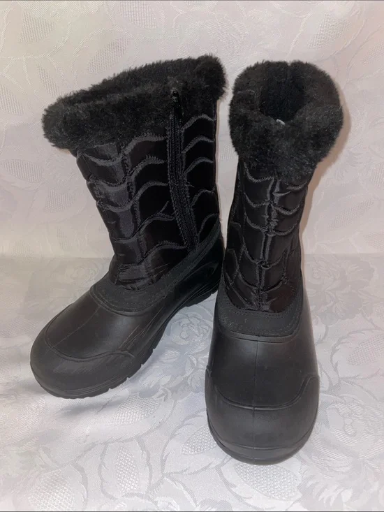 Black Insulated Winter Snow Boots with Faux Fur Trim