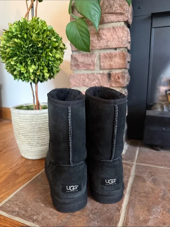 Barely Worn UGG Short Black Suede Classic Boots