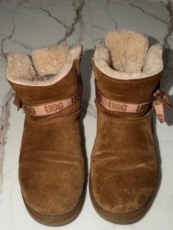 UGG Chestnut Suede Short Boots with Shearling Lining