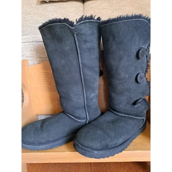 UGG Women's Black Suede Leather Shearing Lining Mid-calf Boots 9.5-10 Buttons