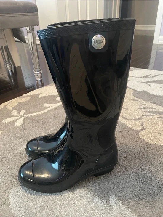 UGG Glossy Black Tall Rain Boots Size 6