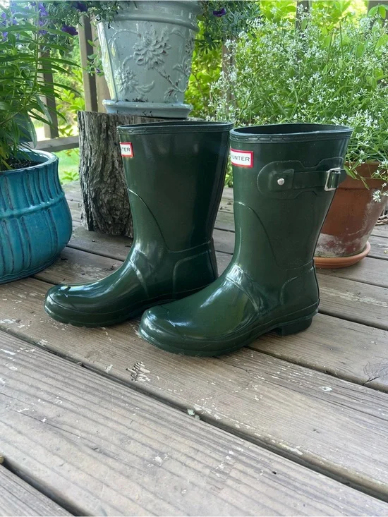 Hunter Glossy Short Rain Boots in Forest Green
