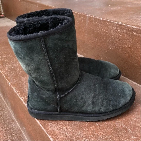 Ugg Womens‎ Classic Short Boots Size 9 Black Sheepskin Suede Style 5825