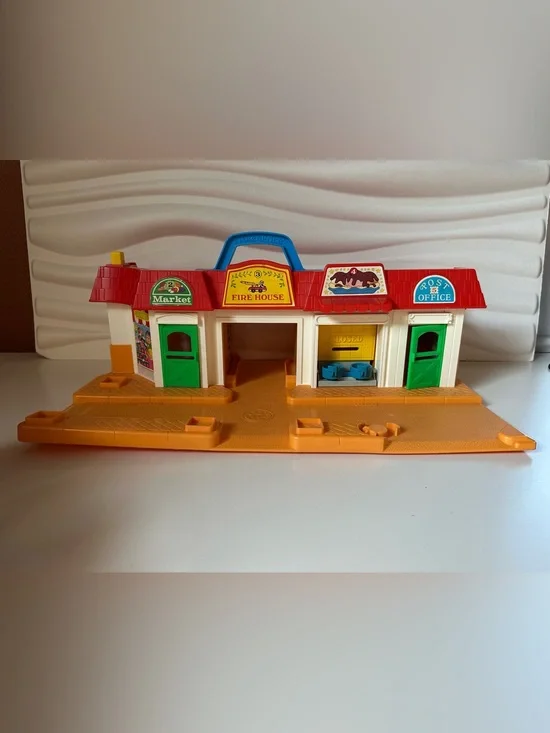 Vintage 1986 Fisher-Price Little People Main Street fire house bank post office