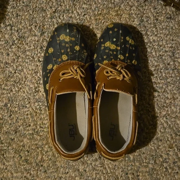 JBU Navy Flower w brown accent slip on rain shoes.  ✨️2 For 25 Item✨️