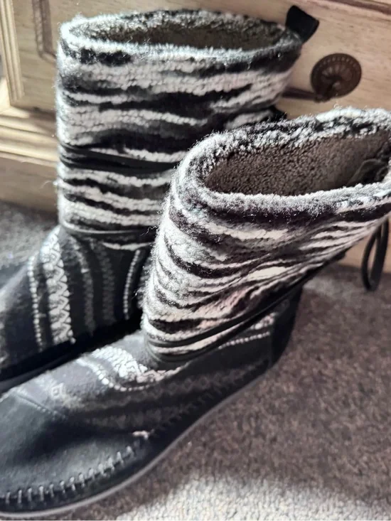 Toms Black and White Patterned Knit-Trim Women's Winter Boots