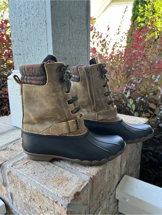 Sperry Top Sider Saltwater Misty Boot 9M