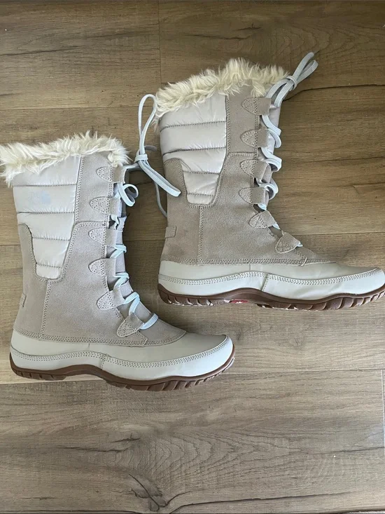 The North Face Women's Light Beige Faux-Fur Lace-Up Winter Boots Waterproof