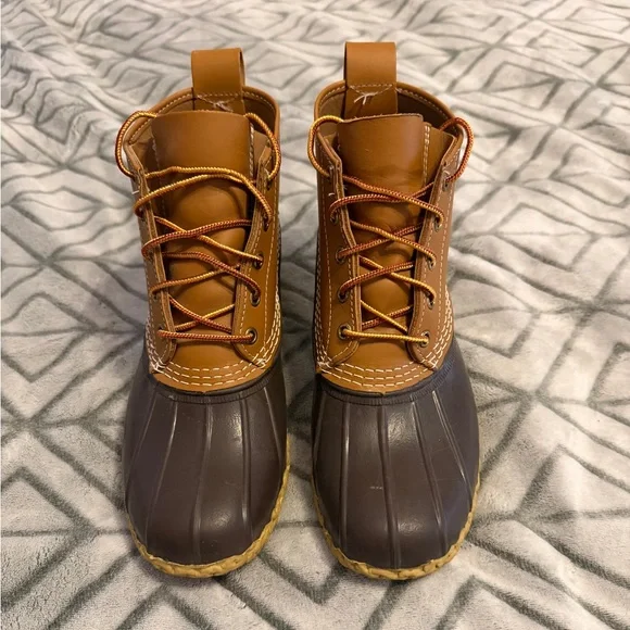 LIKE NEW L.L. Bean women’s Bean Boots brown Size 8 , 6 inches