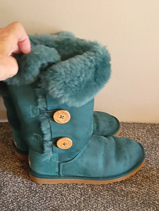 UGG Women's Teal Shearling Button Boots Size 7