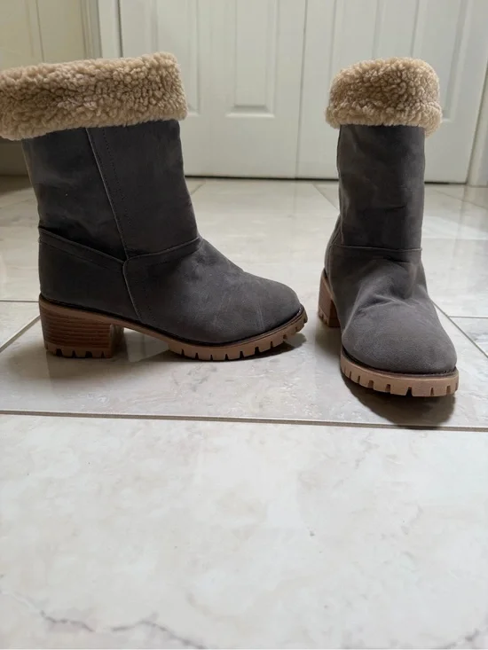 Women’s Gray Cozy Faux-Shearling Cuff Mid-Calf Boots