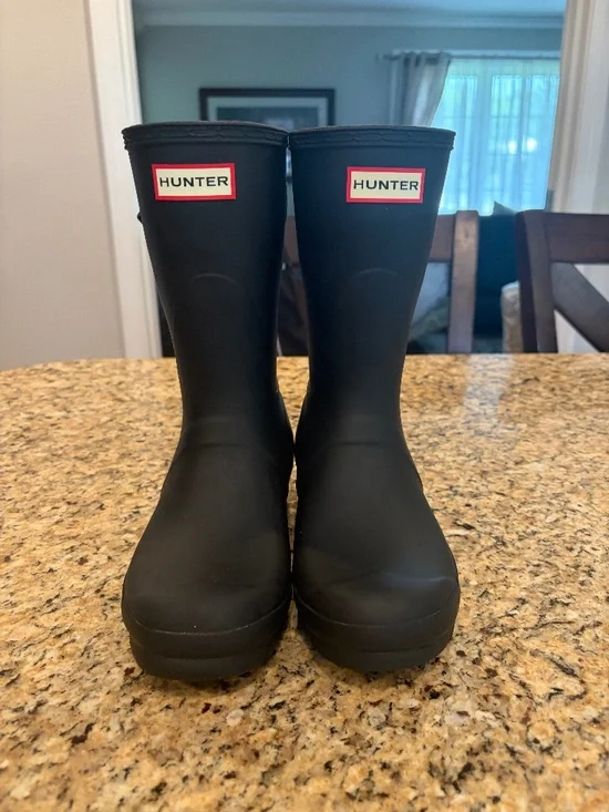 Hunter Original Short Adjustable rain boots - women’s size 7.  Worn only once
