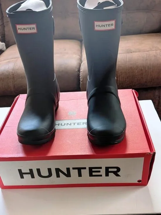 Hunter Women's Original Short Back Boot, Size 8 - New in Box