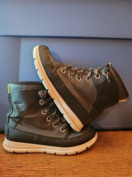 SOREL Explorer 1964 Waterproof Lace-Up Ankle Boots in Black And Gray 7.5
