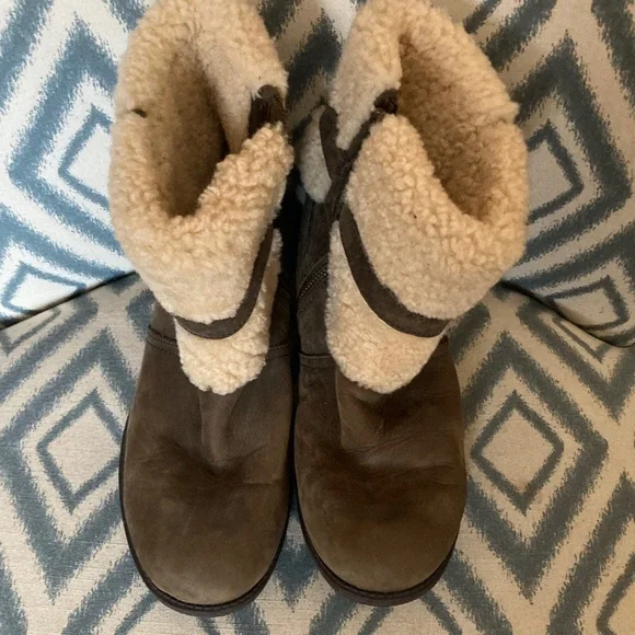 Ugg Cozy‎ Brown and Cream Shearling Boots 8M