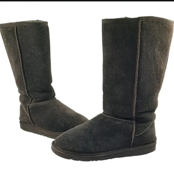 UGG AUSTRALIA Chocolate Brown Suede Shearling Wool Tall Calf Boot Shoes. Size 6
