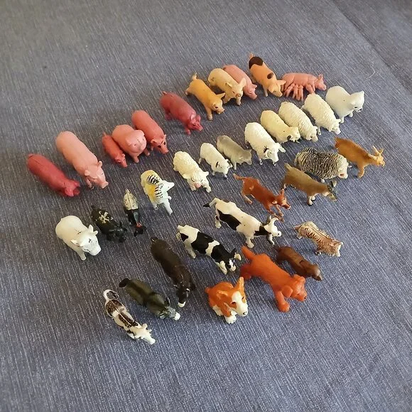 Lot Farm Animals Pigs, Cows, Goats, Dogs Lambs x 36 Used