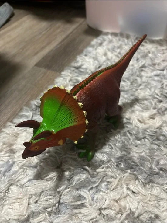 Green & Brown Triceratops Reptile Figure - Realistic Terrarium Accent