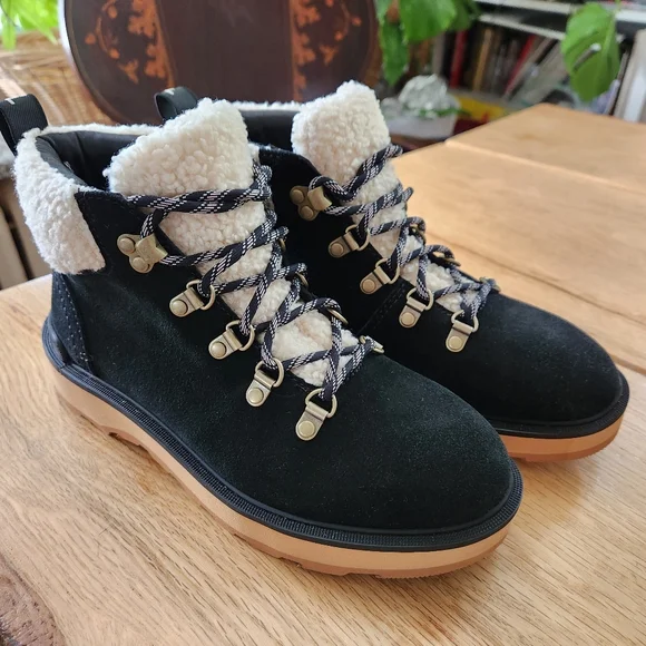 Sorel‎ Womens Hi-Line Hiker Cozy Boot Size 7.5 Black Faux Shearling