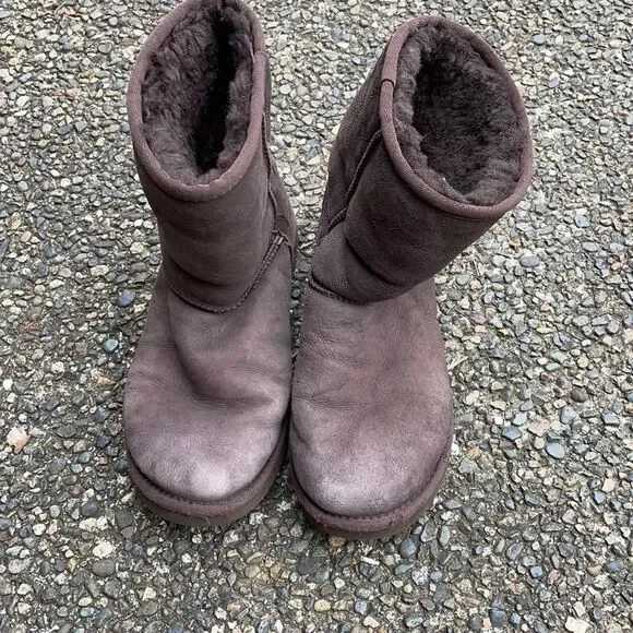 𝅺ugg’s brown boots