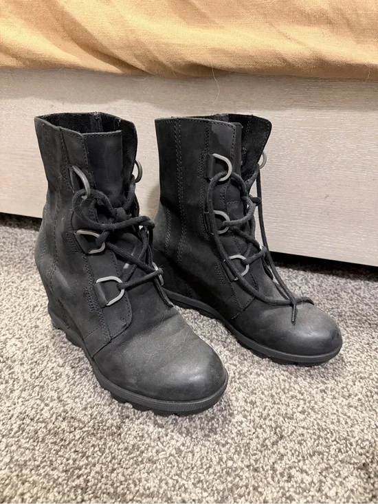 Women’s Black Sorel Lace Up Winter Boots